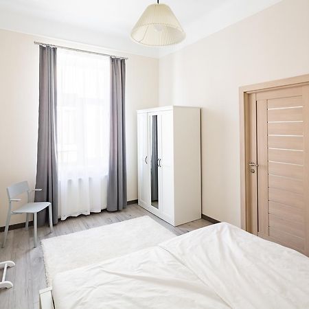 #1 Apartment Lviv Eksteriør bilde