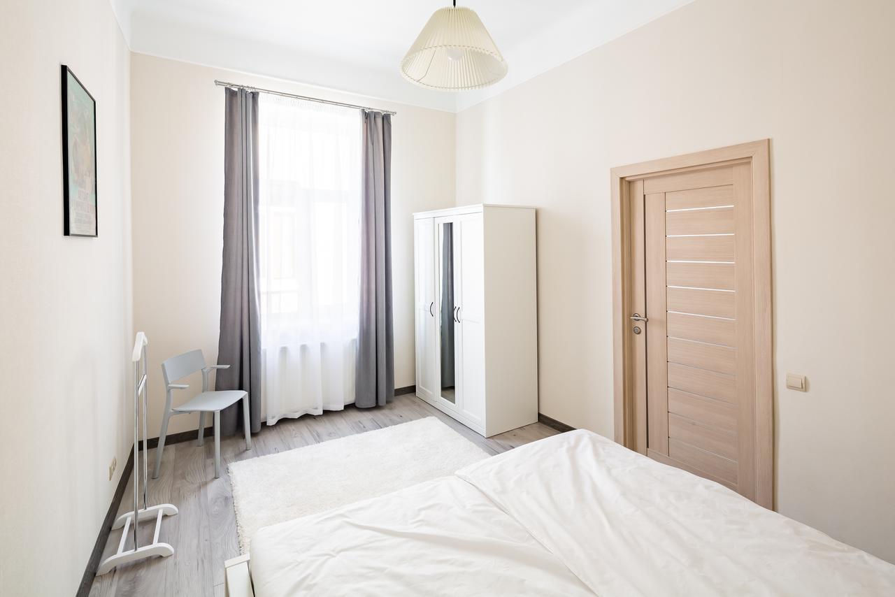 #1 Apartment Lviv Eksteriør bilde