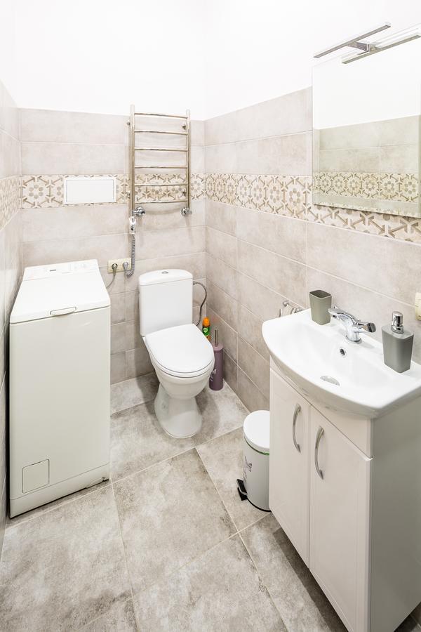 #1 Apartment Lviv Eksteriør bilde